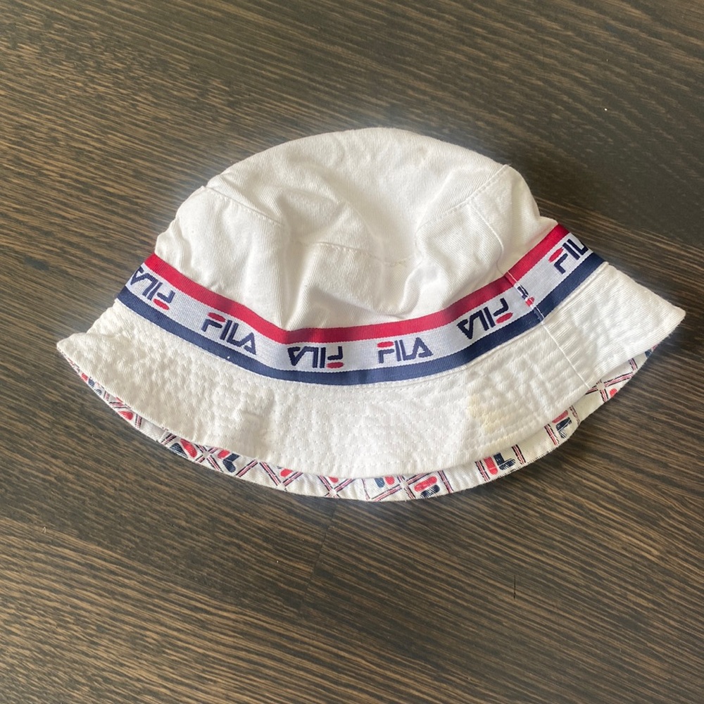 FILA TWO SIDED BUCKET HAT STRIP LOGO DESING AND CHECKERS PATTER SIZE S/M